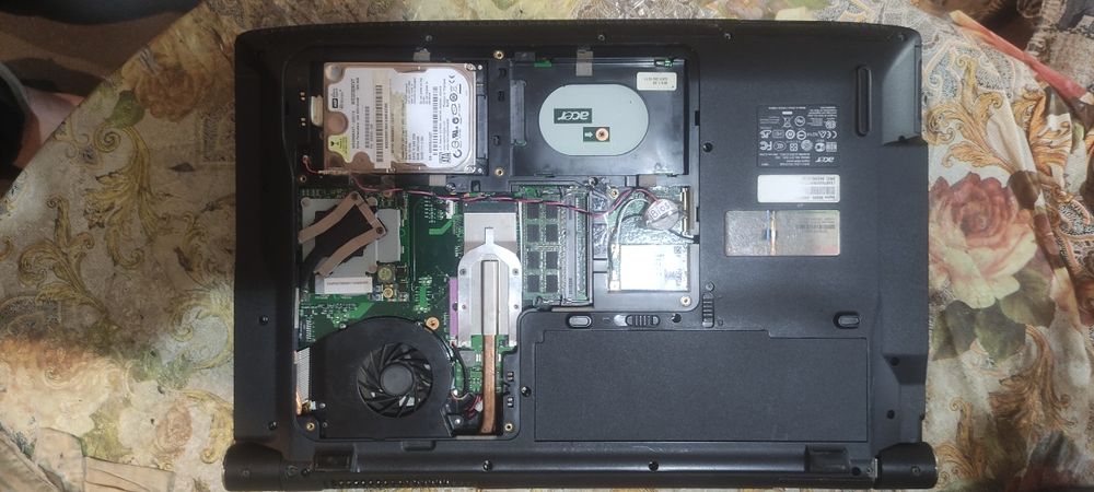 Ноутбук б/у Acer aspire 8930G экран 18.4 дюйма . в хорошем состоянии