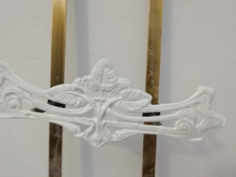 Apoio antigo em ferro de parede para Pratos etc*