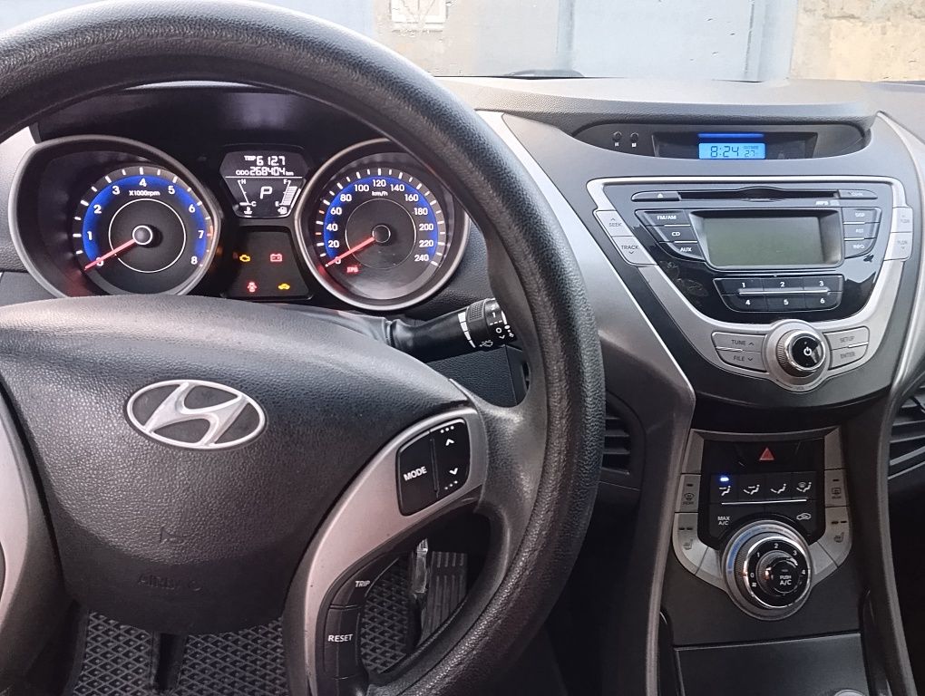 Hyundai Elantra 2012