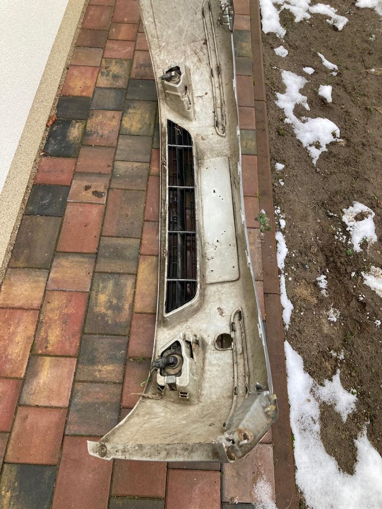 Zderzak Ford focus MK1 przedni srebrny z halogenami