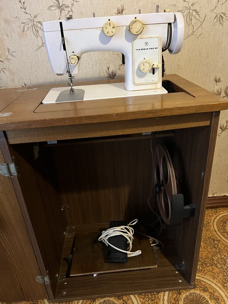 Швейная машинка Чайка 142М