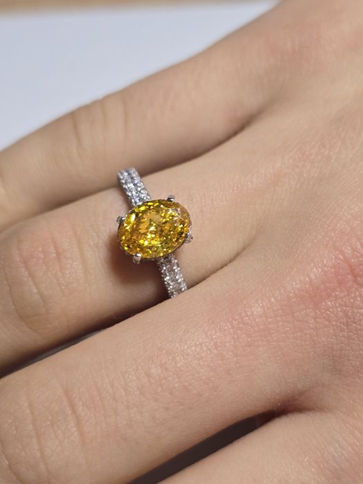 3.33 ct жёлтый и белые бриллианты, белое золото 750 проба.