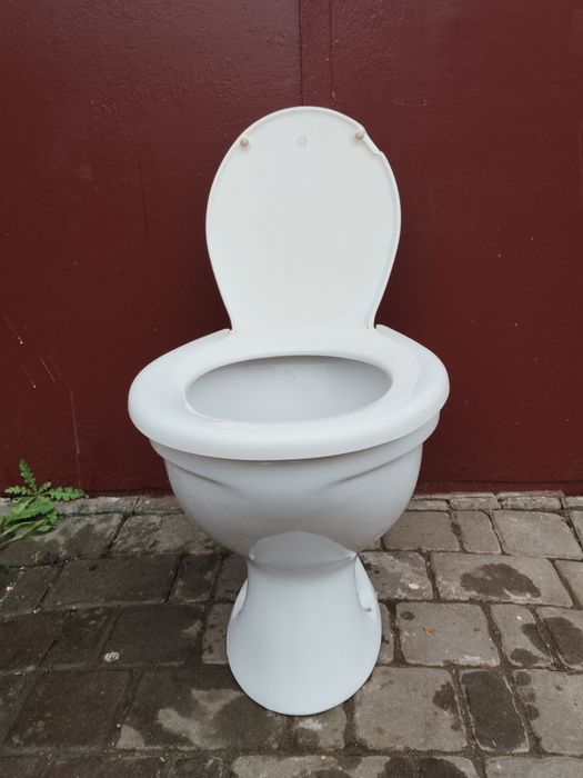 Продам унітаз без бачка