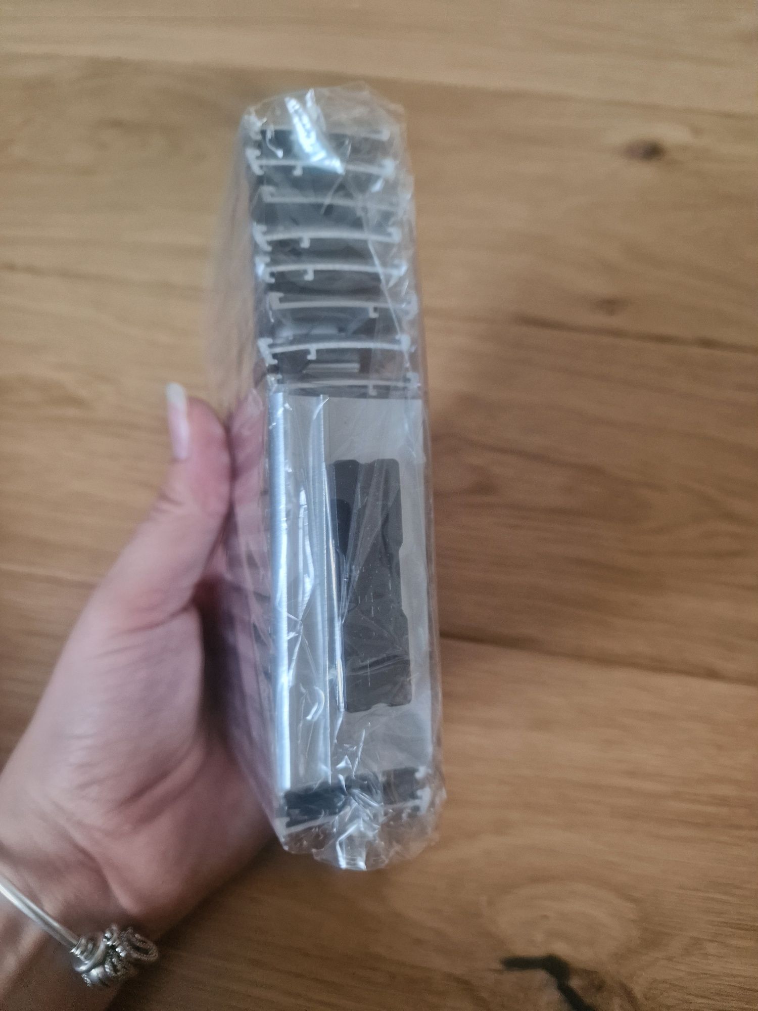20 identyfikator magnetyczny aluminiowy NOWE