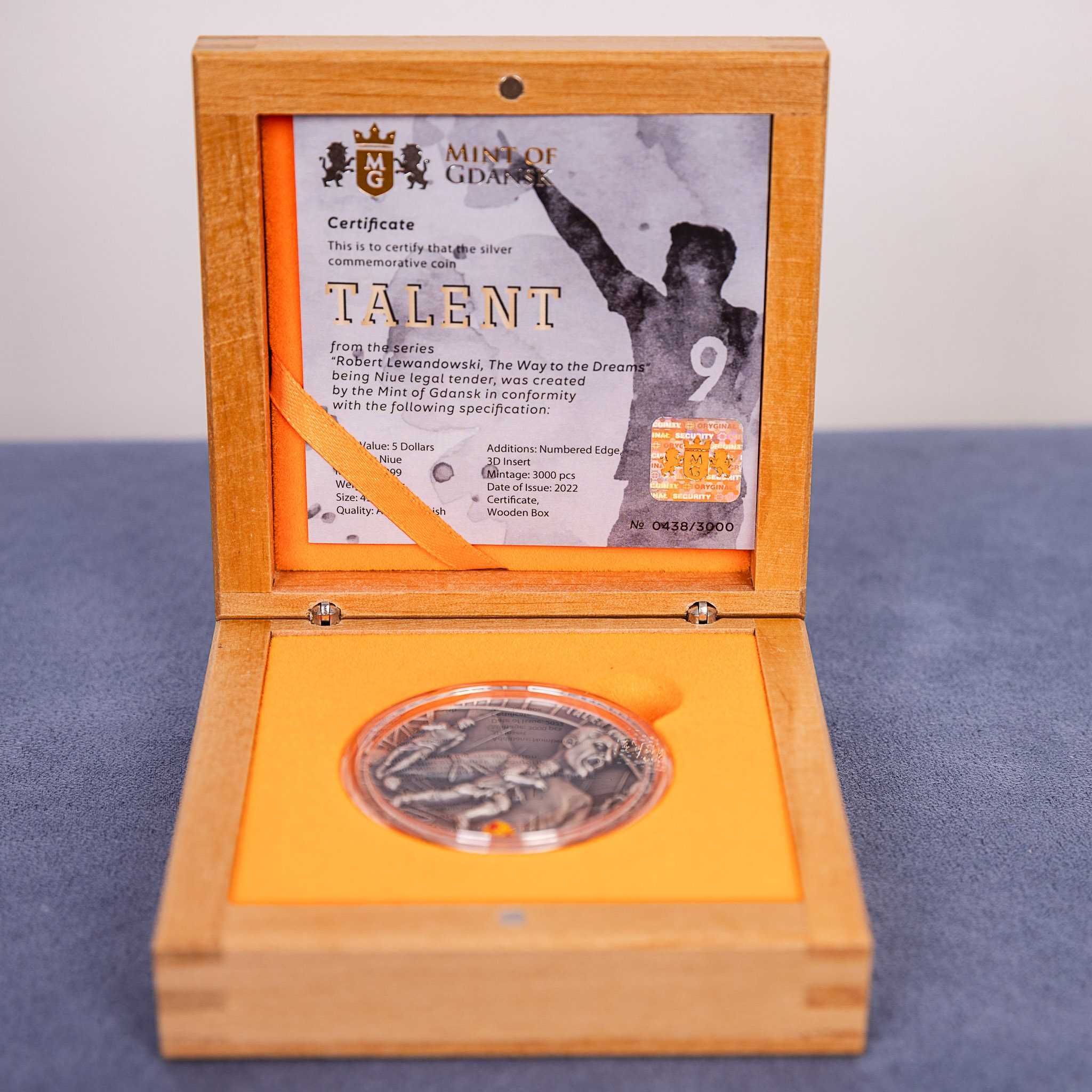 Robert Lewandowski - 2 srebrne monety 2oz: I Talent i II Zwycięzca.