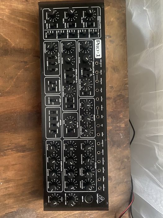 Behringer Pro 1 синтезатор