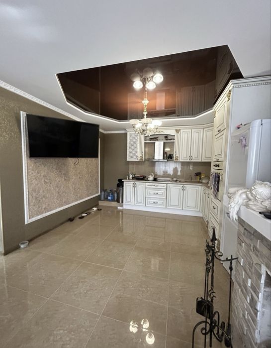 Продаж розкішного будинку р-н Корбутівки( Набережна під скелями) ТОРГ