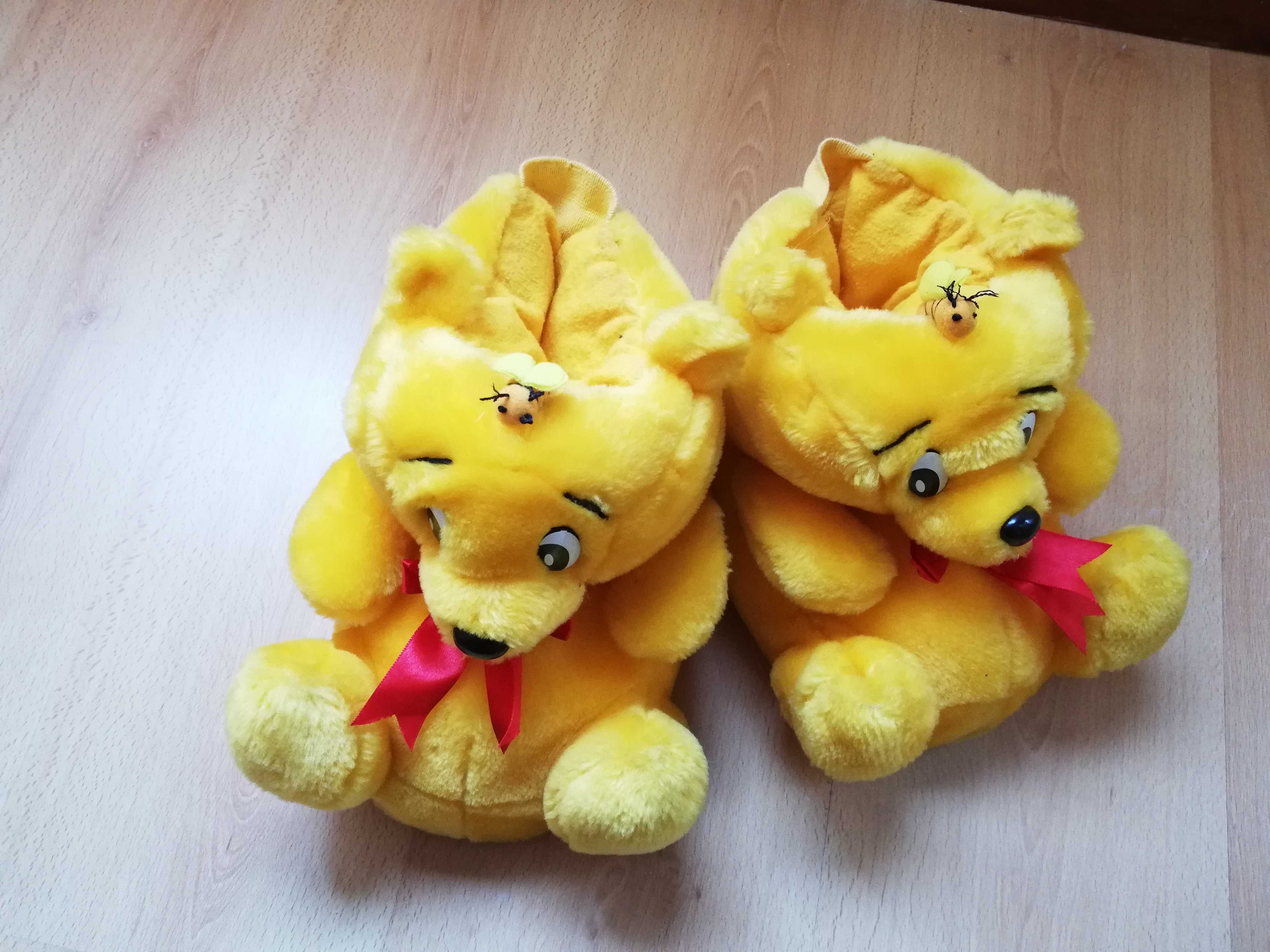 Pantufas amarelas em forma de Urso