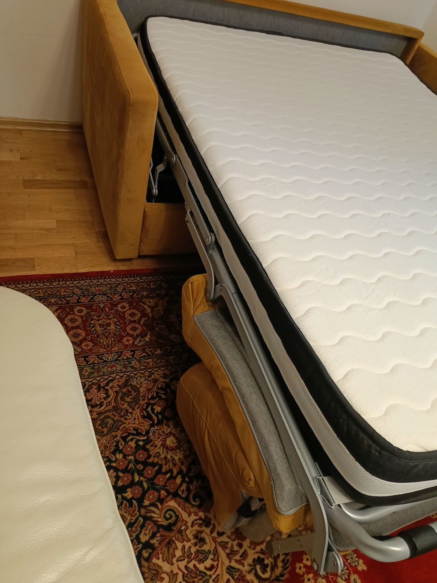 Włoska sofa z funkcją spania.