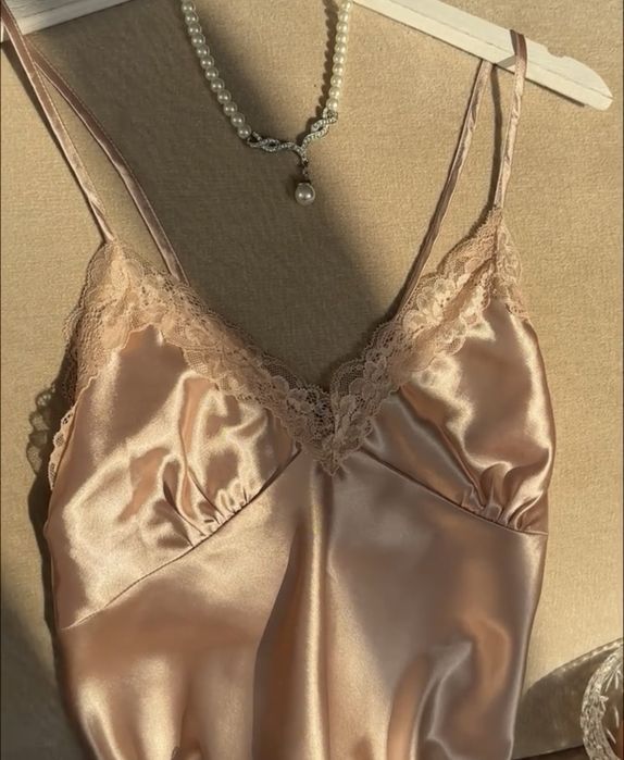 Пенюар, нічна сорочка , шовкова сукня комбінація