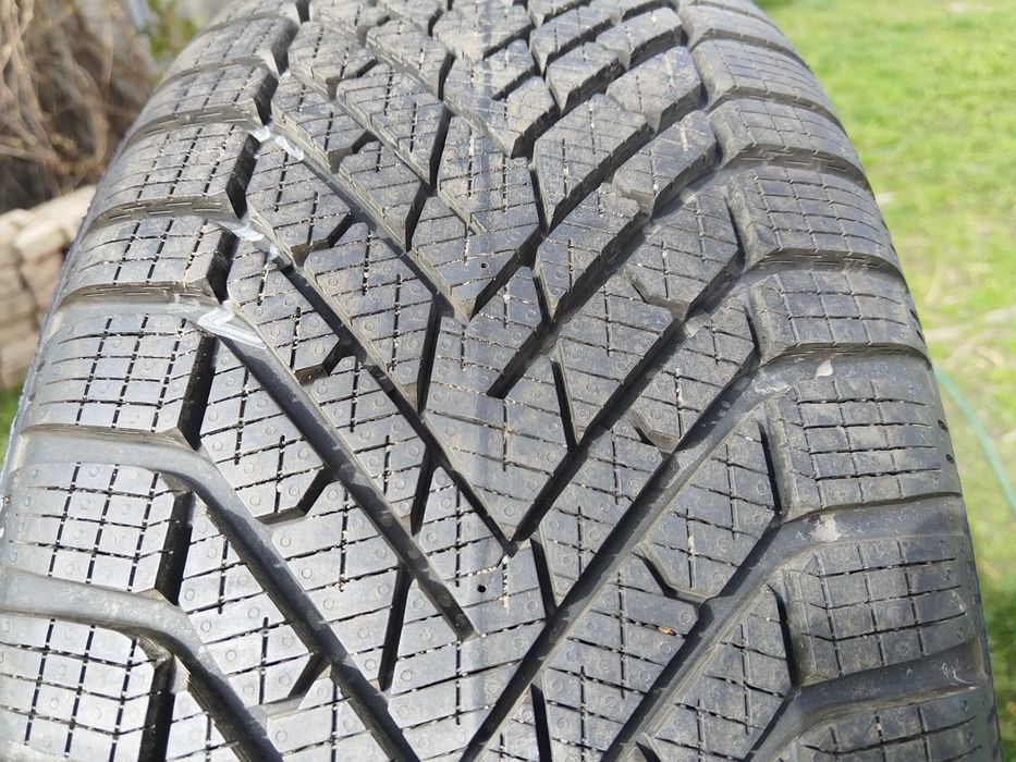 Opony zimowe Pirelli 215/55R18 nowe!