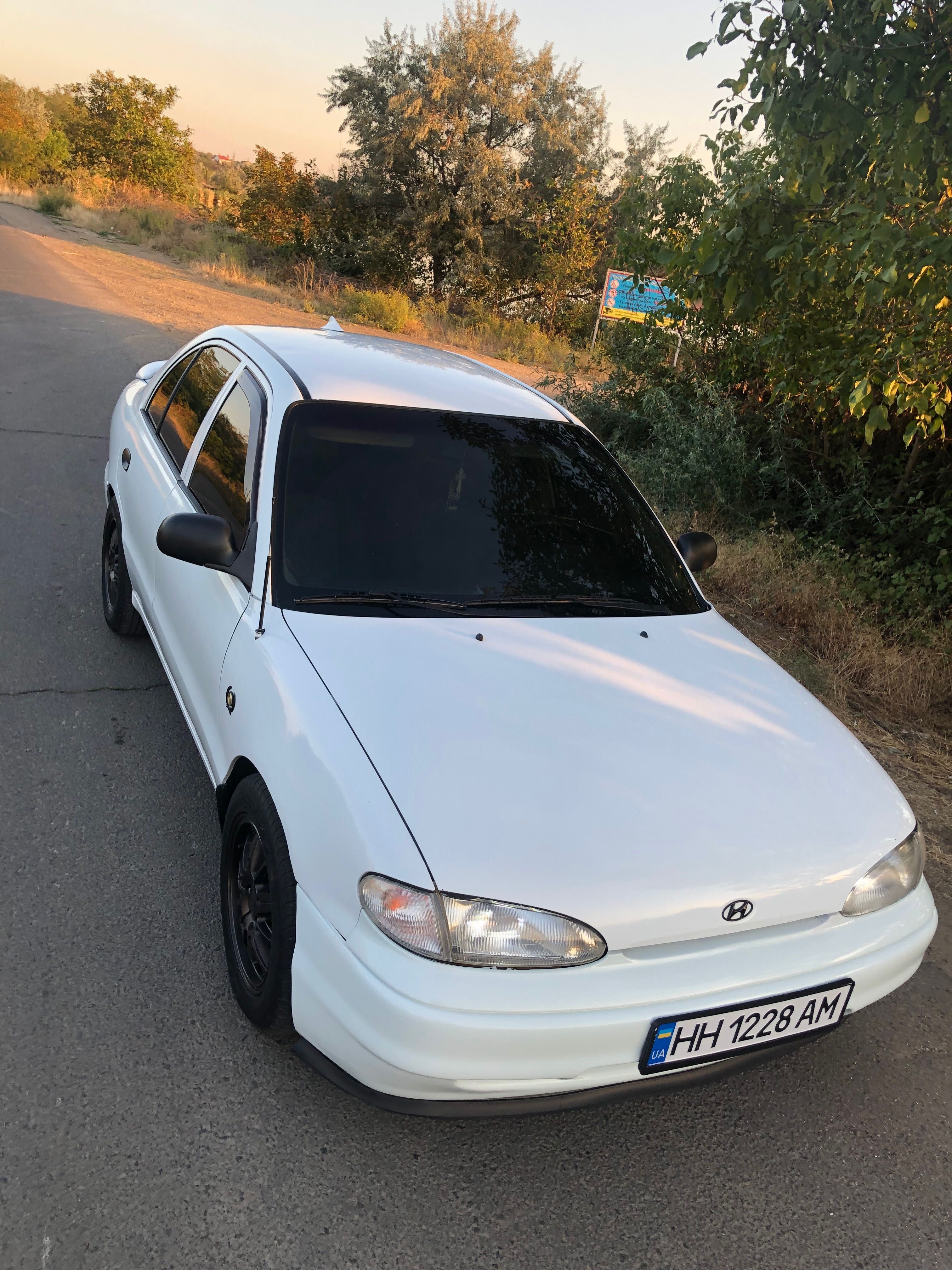 Hyundai accent 1