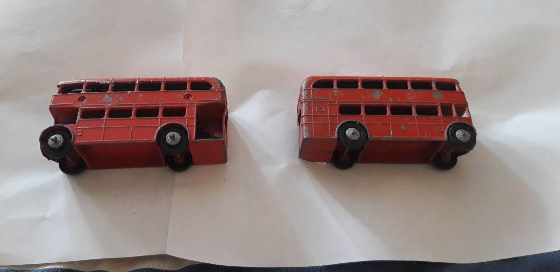 Conjunto de 2 Autocarros em Metal Antigos