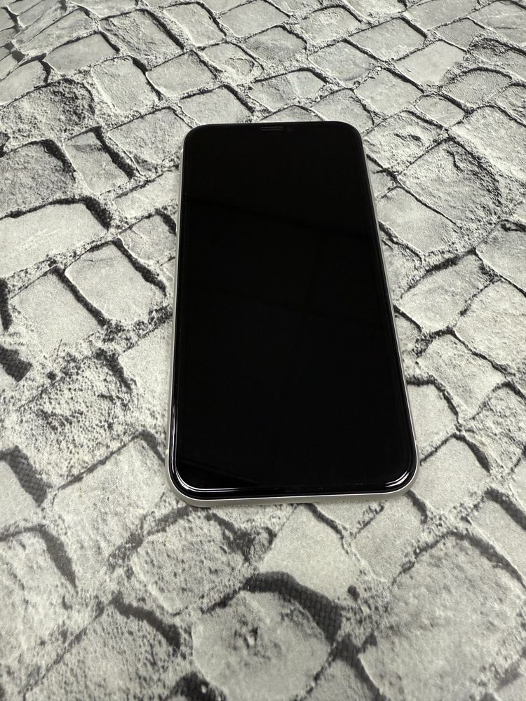 Iphone 11 64gb neverlock White Global 240$