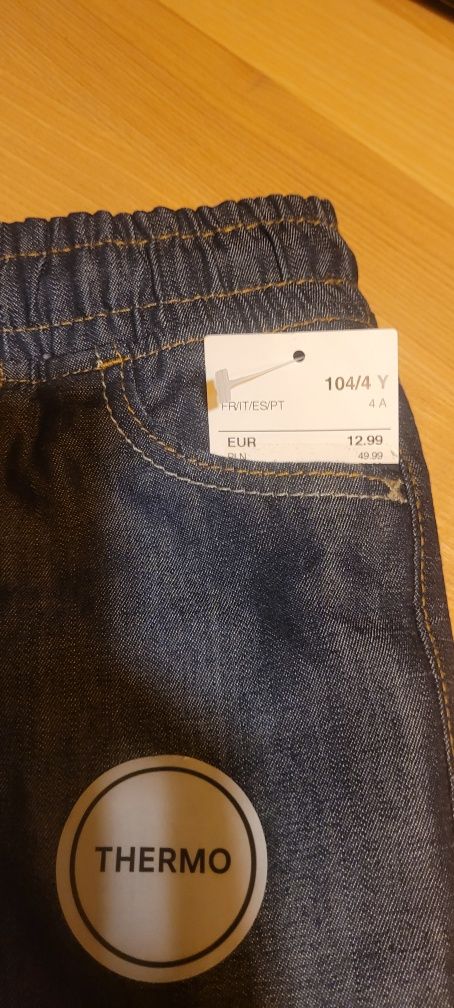 Nowe, ocieplane jeansy C&A w roz.104