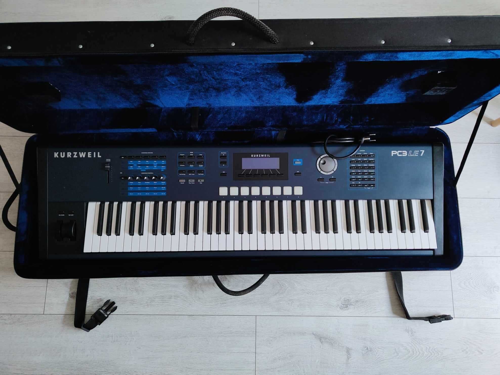 Syntezator pianino keyboard Kurzweil Pc3 LE7 + twardy futerał