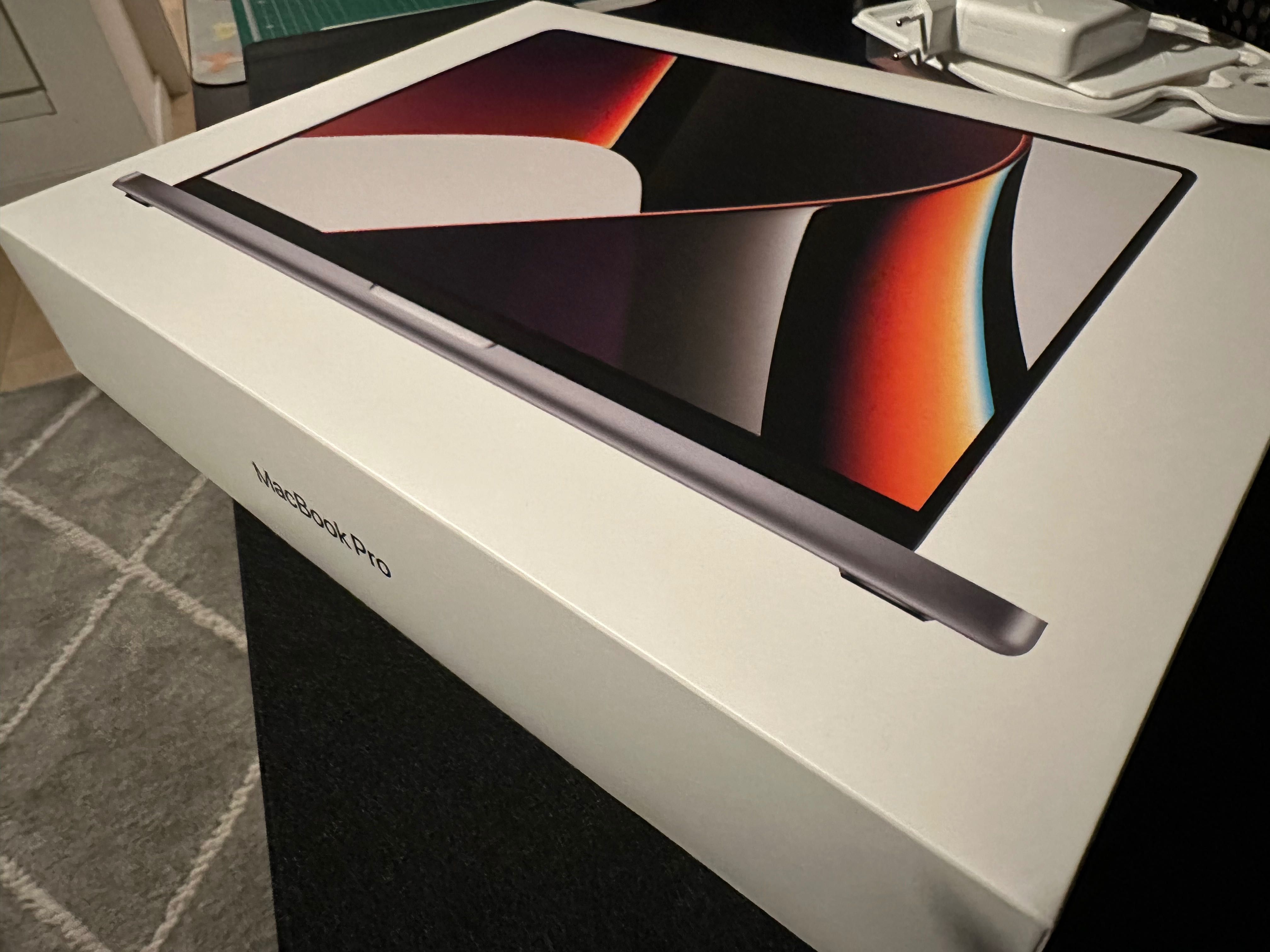 Macbook Pro 16" (M1 Pro / 32GB RAM / 1TB SSD)