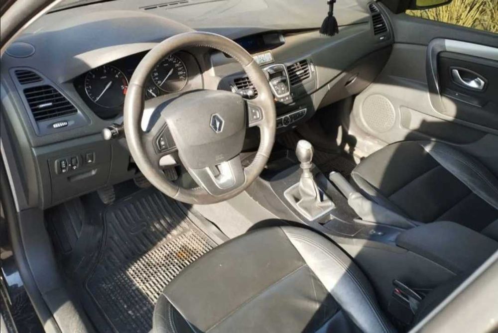 Renault Laguna lll 2008 1.5dci 6ст мех кожа чёрная на чёрном