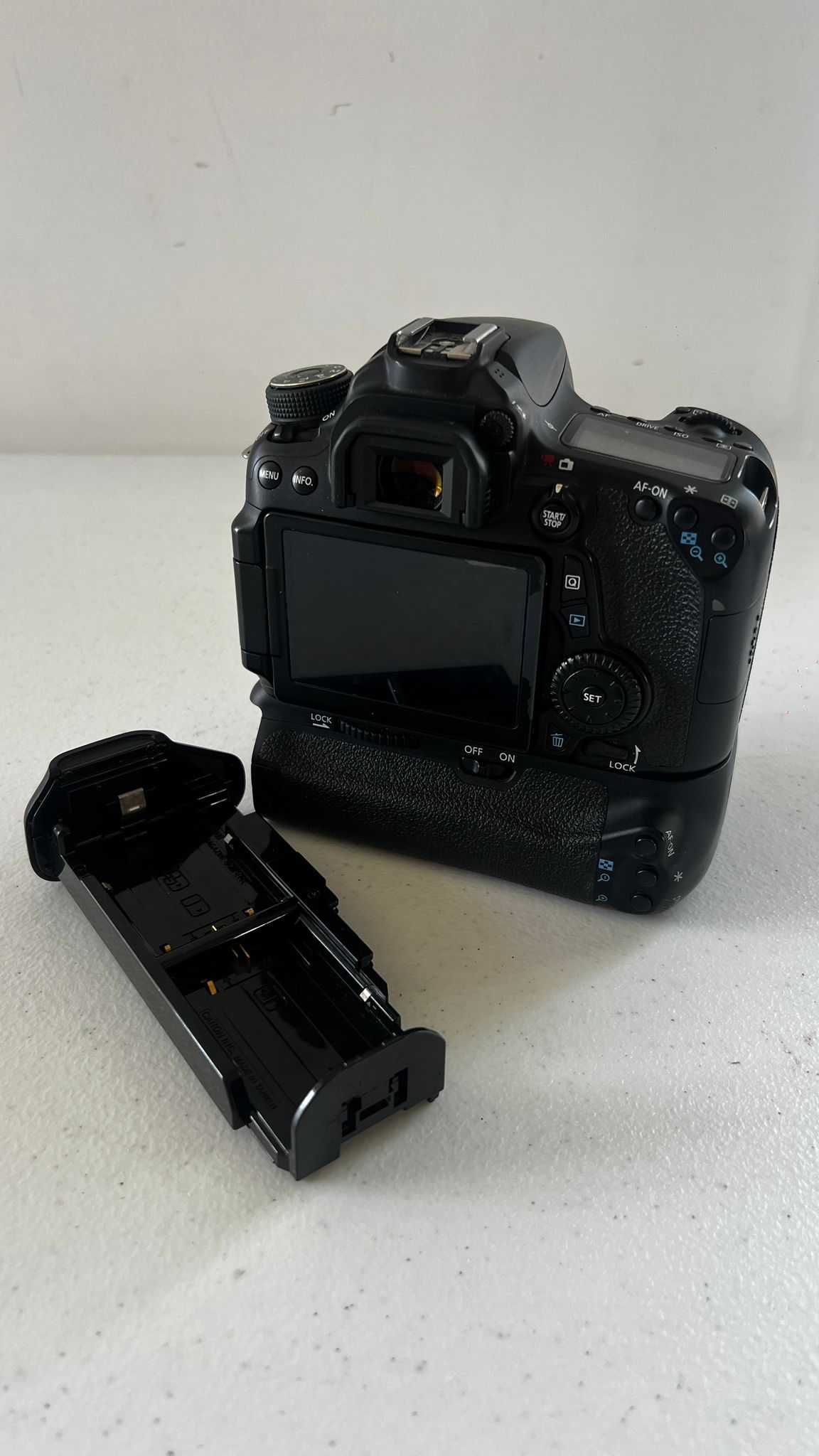 CANON EOS 70D Body com Battery Grip