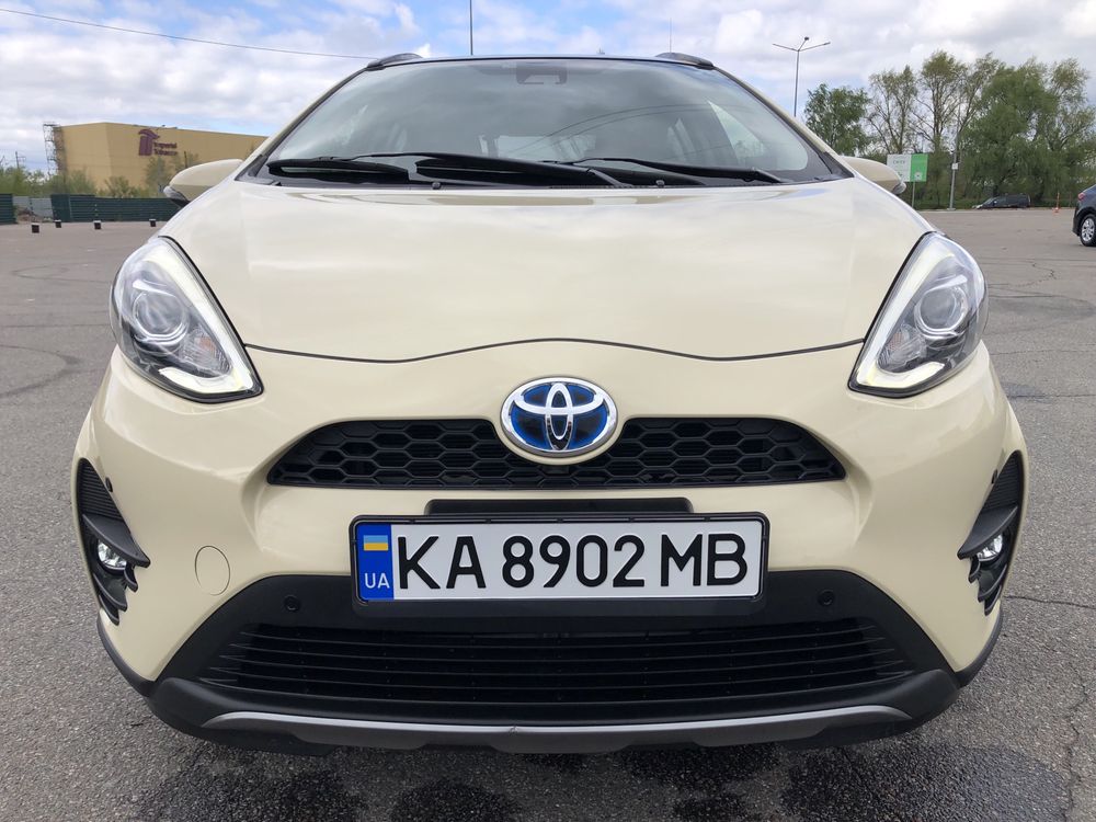 Продам TOTOTA PRIUS C/YARIS. AQUA CROSS URBAN 2017 рік  гібрид 14500$