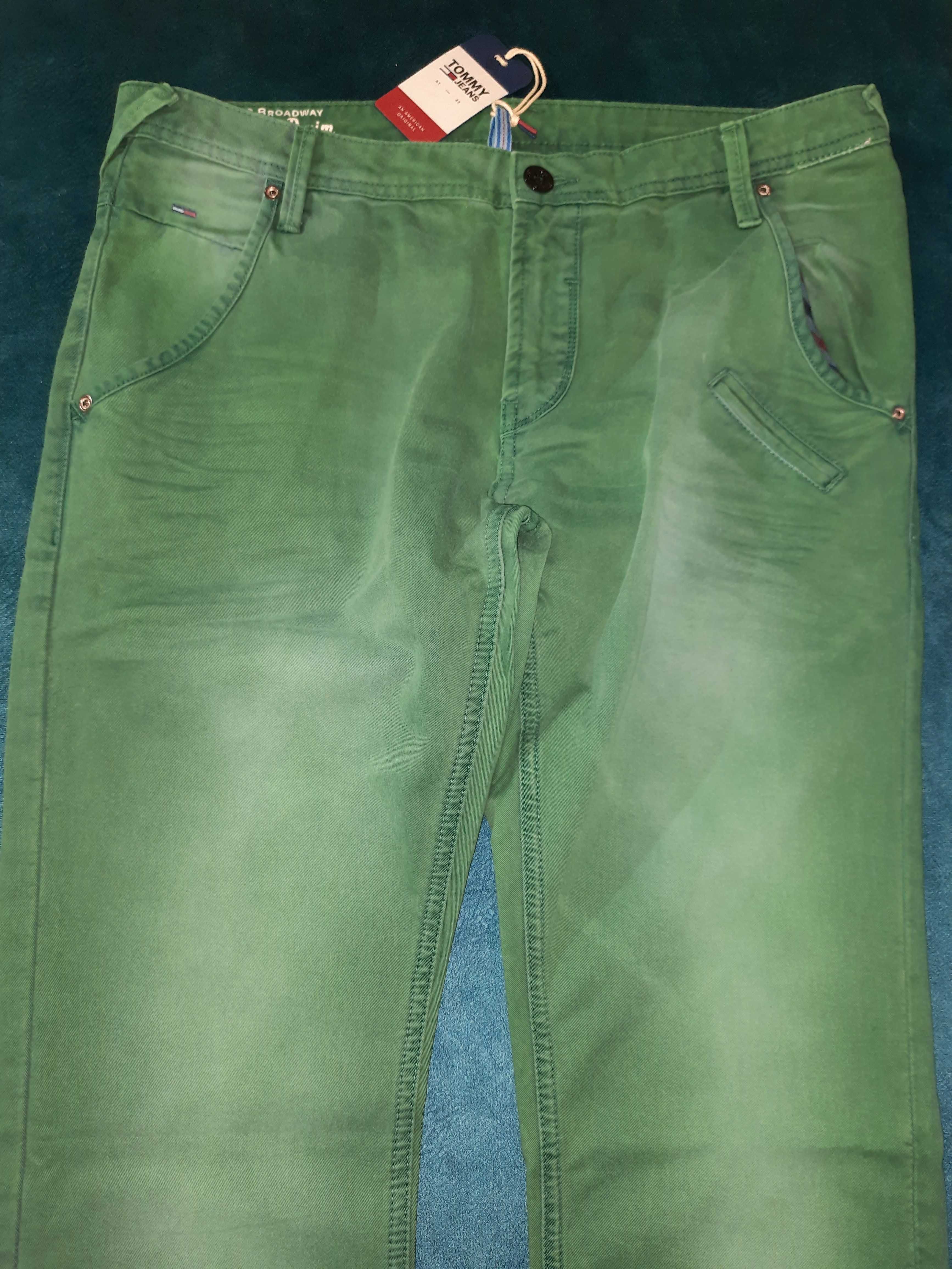 Стильные летние зеленые джинсы Tommy Hilfiger. W32L34.Новые