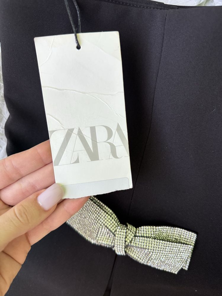 Жіноча спідничка бренду ZARA