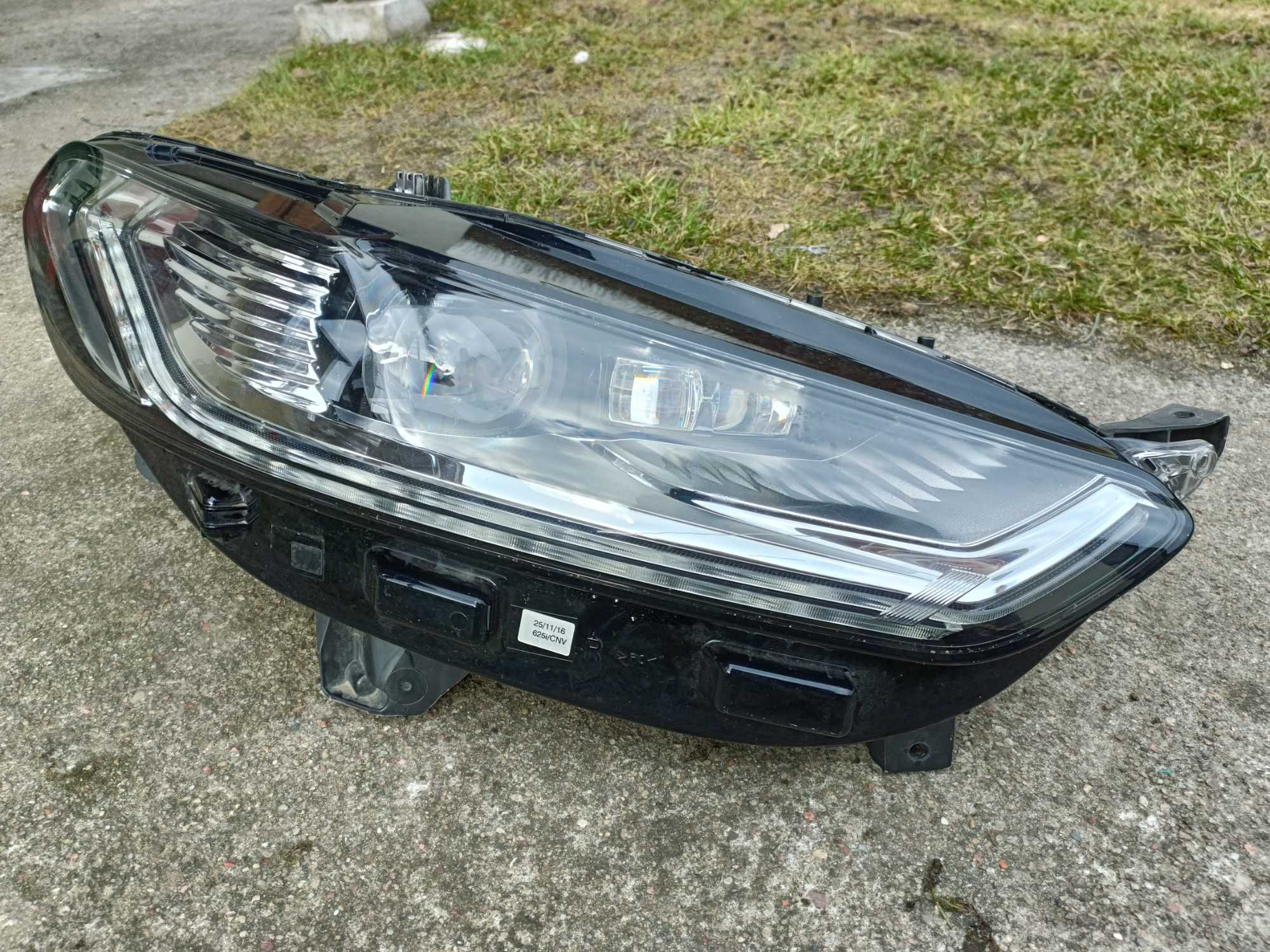 Ford Mondeo MK5 Lampa prawa przednia Dynamic LED