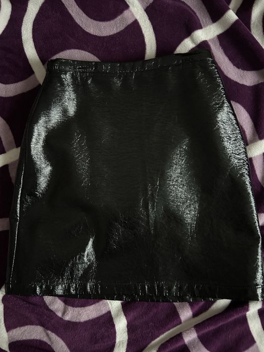 Продам шикарну лакову юбку