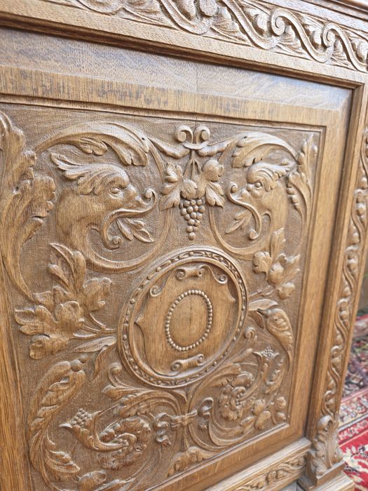 Neorenesansowy rzeźbiony kredens witryna jasna dąb #1932 Stylowy Węgró