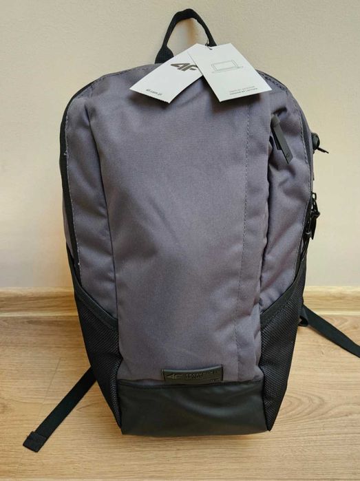 Plecak 4f szkolny do pracy na laptop 15' A4 wodoodporny 20l podręczny