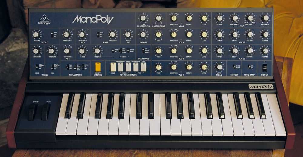 Behringer Monopoly. Syntezator.