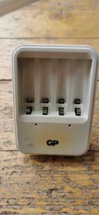 ładowarka akumulatorów GP powerbank GPPB420GS AA, AAA