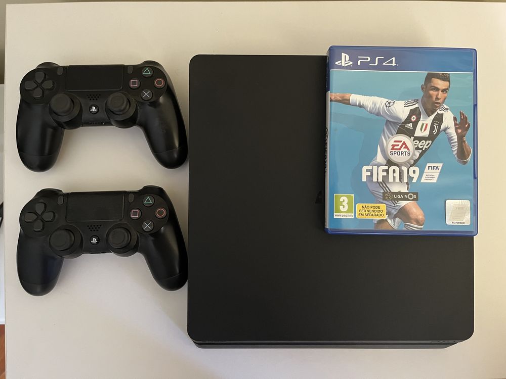 PS4 Slim - 1 TB com 2 comandos e jogos