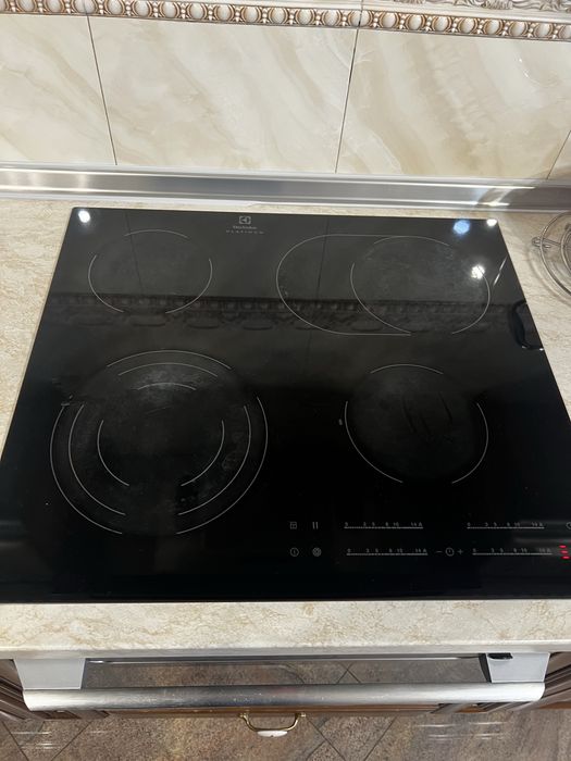 Electrolux плита ,варильна поверхность