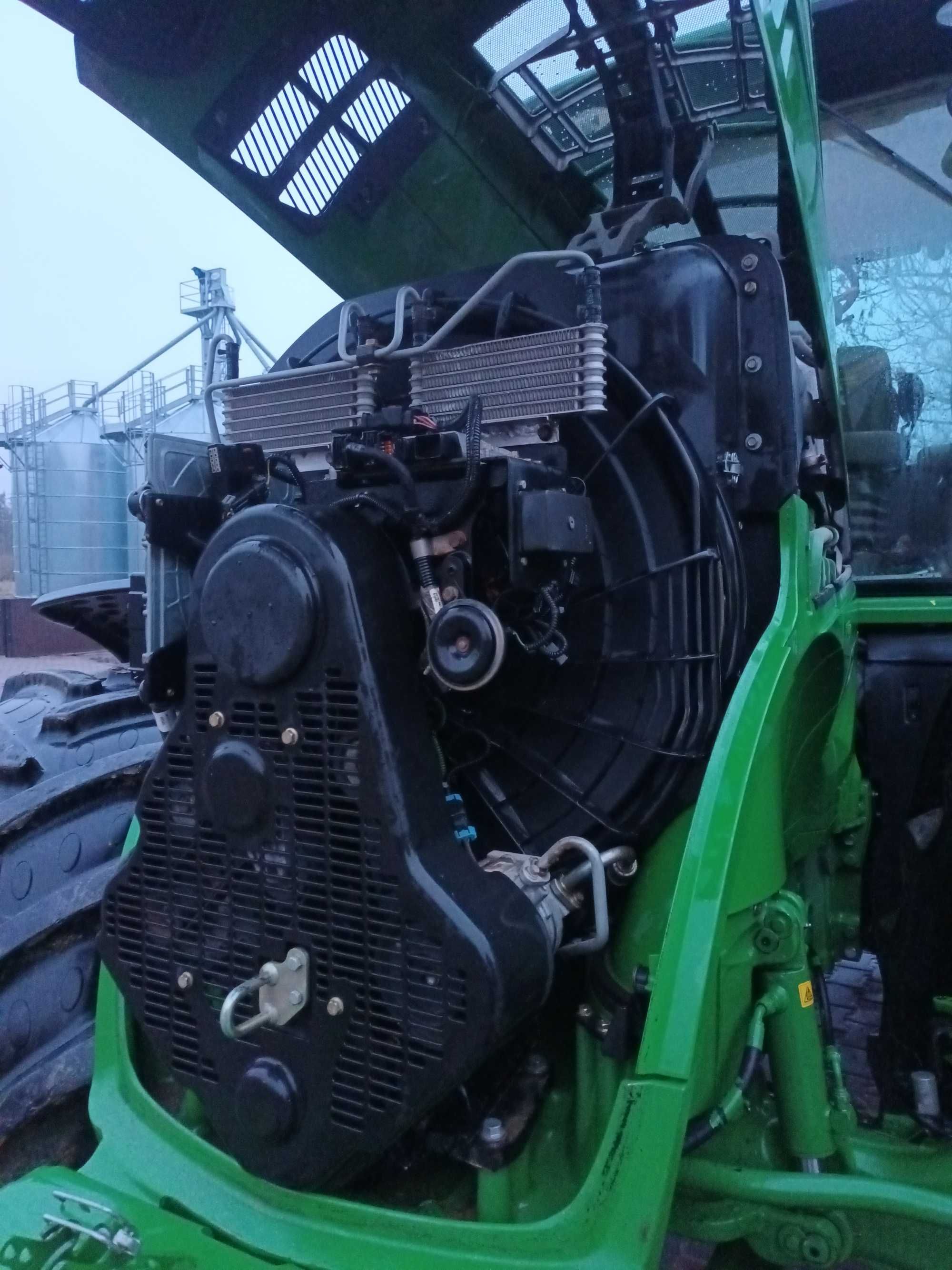 John Deere 7230R Command Quad