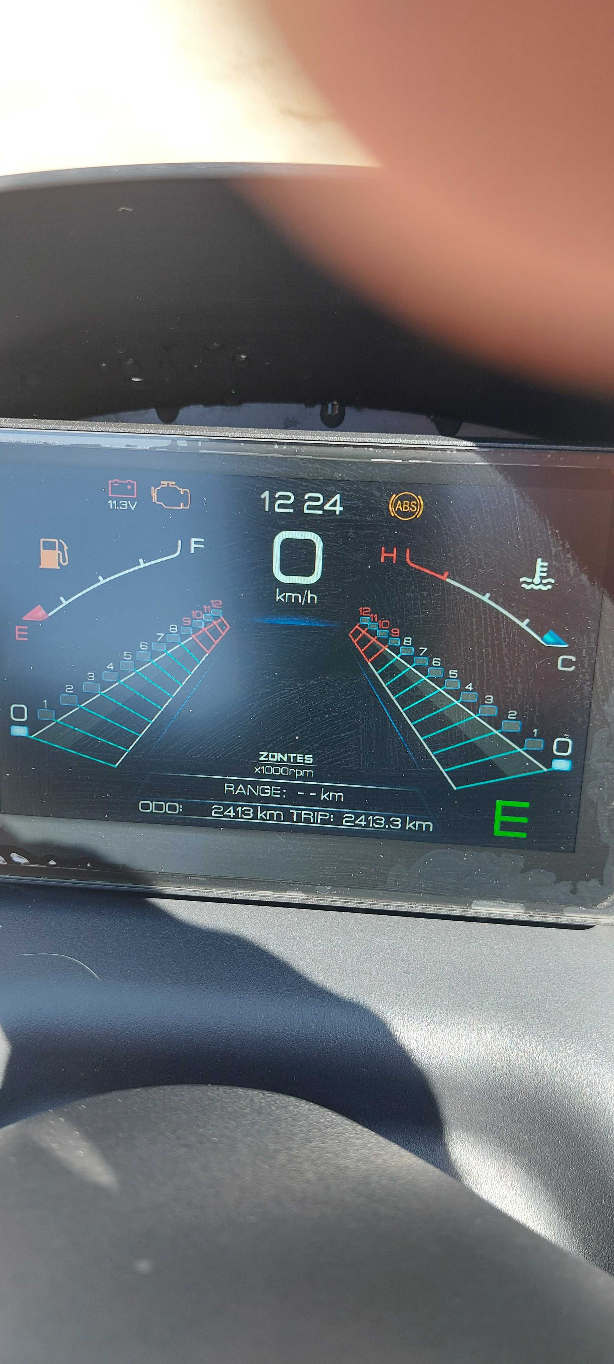 Esta como nova so com 2400km