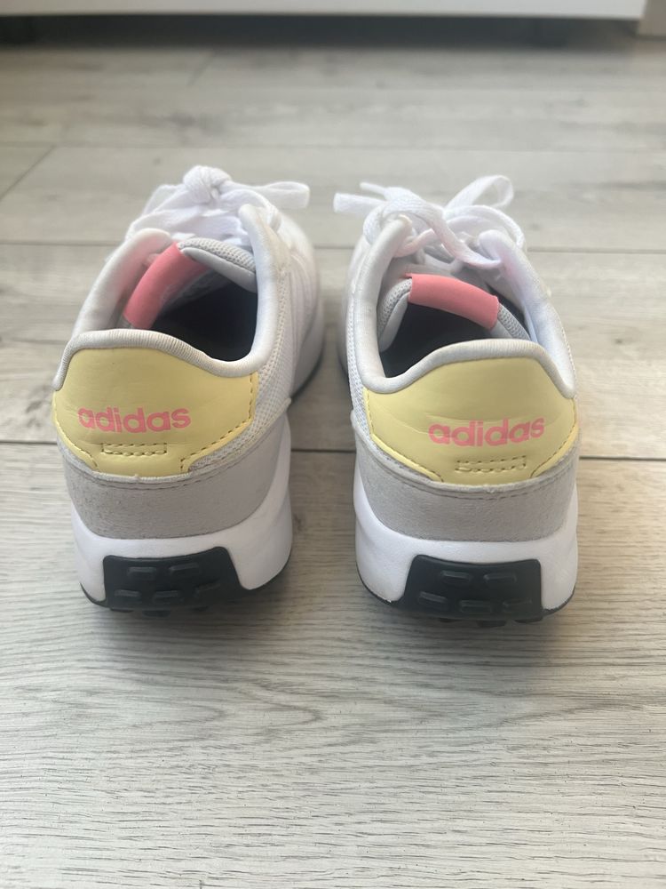 Оригінальні дитячі кросівки adidas Run 70s J 'White Bliss Pink'