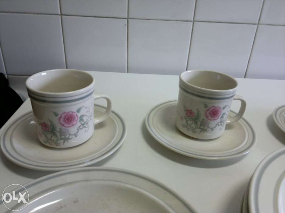 Conjunto de 16 peças em louça