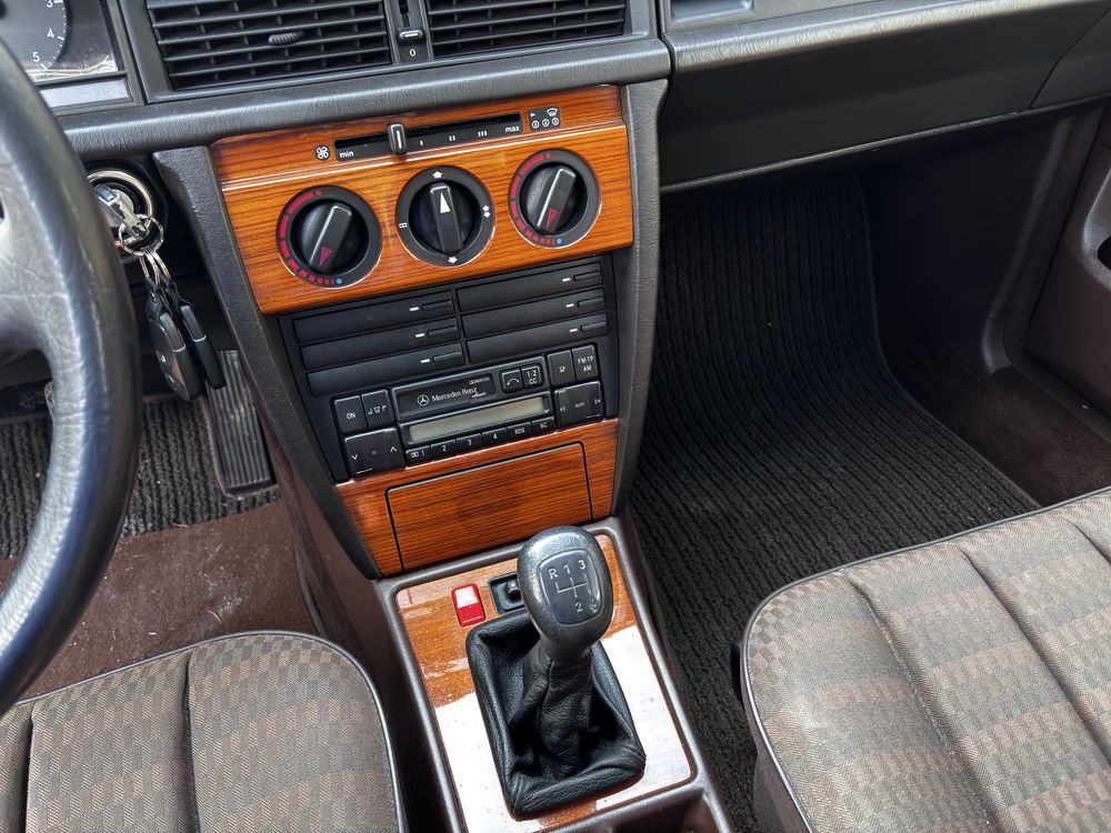 Mercedes-Benz 190E