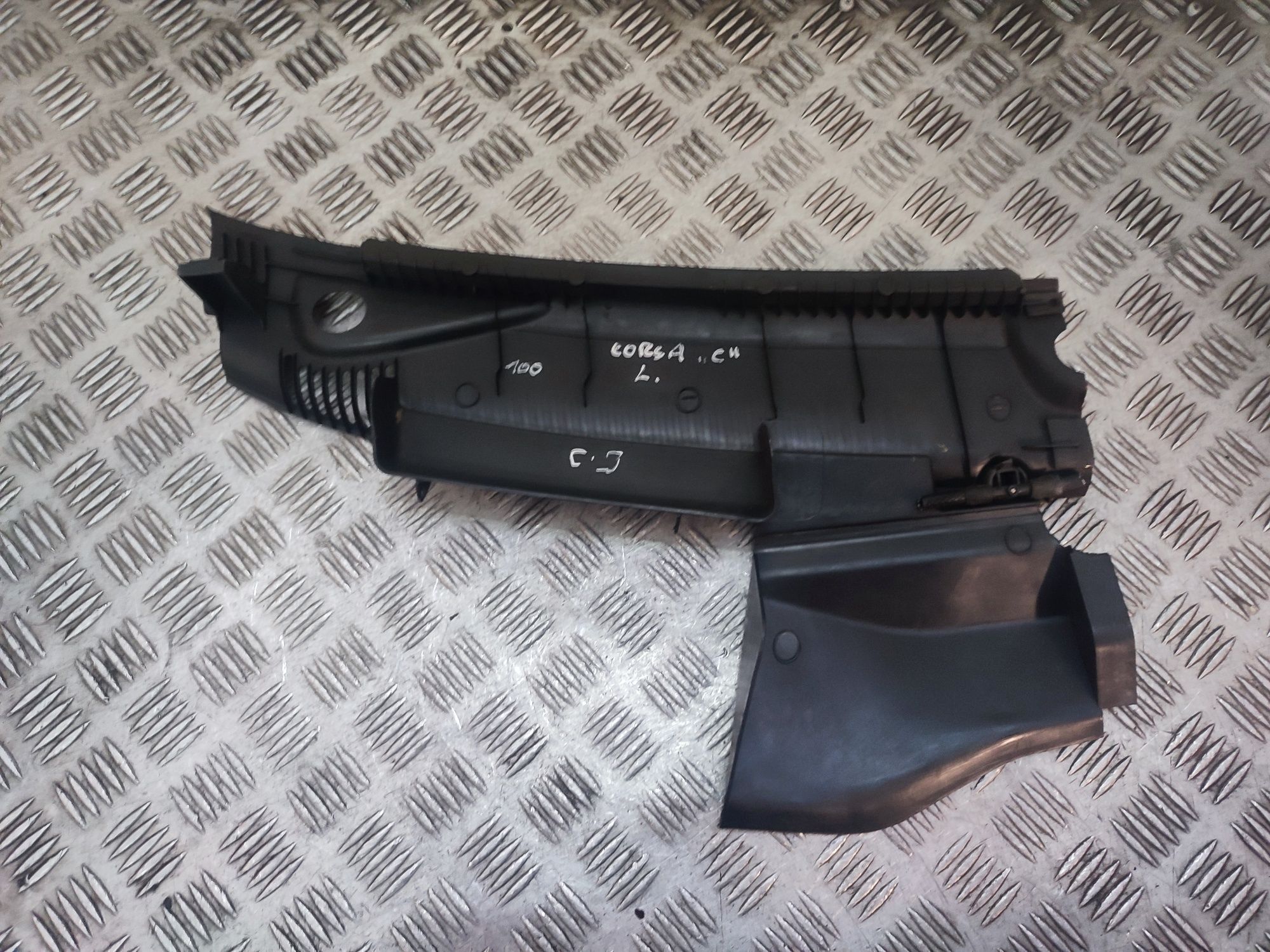 Opel Corsa C podszybie lewe