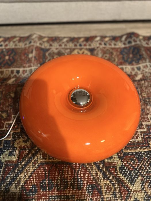 Pomarańczowa retro lampa donut