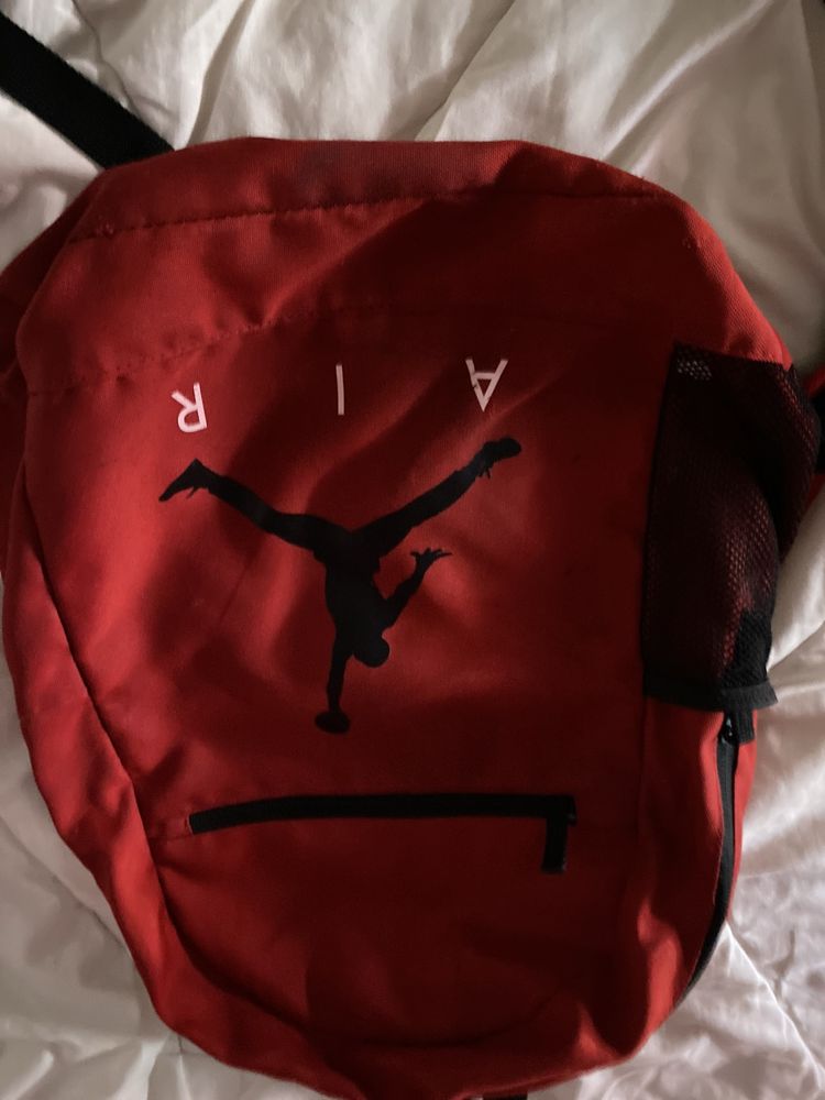 Mochila jordan em bom estado