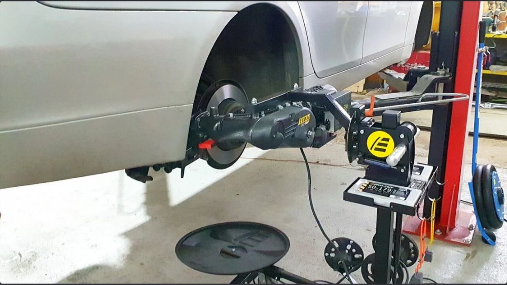 Przetaczanie Tarcz Hamulcowych na Samochodzie