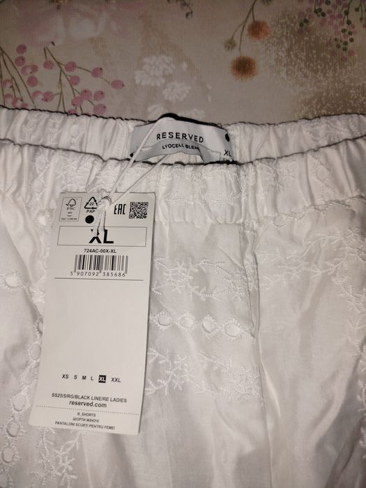 Krótkie spodenki Reserved rozmiar XL