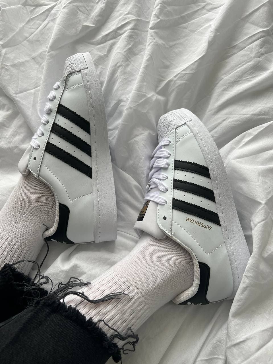 Жіночі Adidas Superstar White Black кросівки