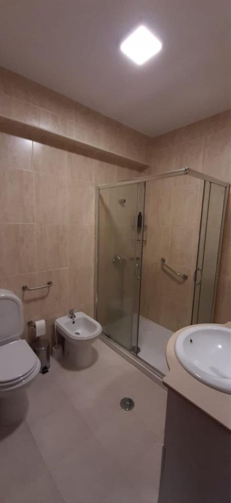 Arrendo suite+ 2 quartos mensal, ou apto T3 inteiro