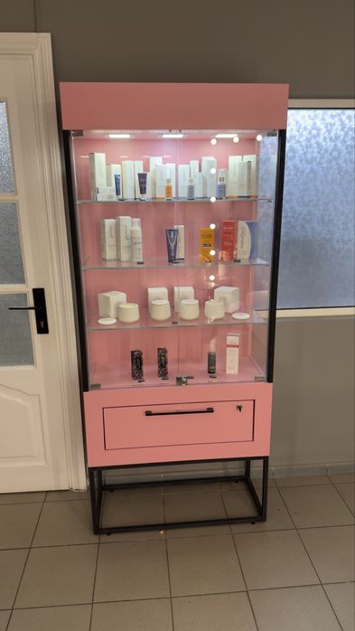 Вітрини для косметики