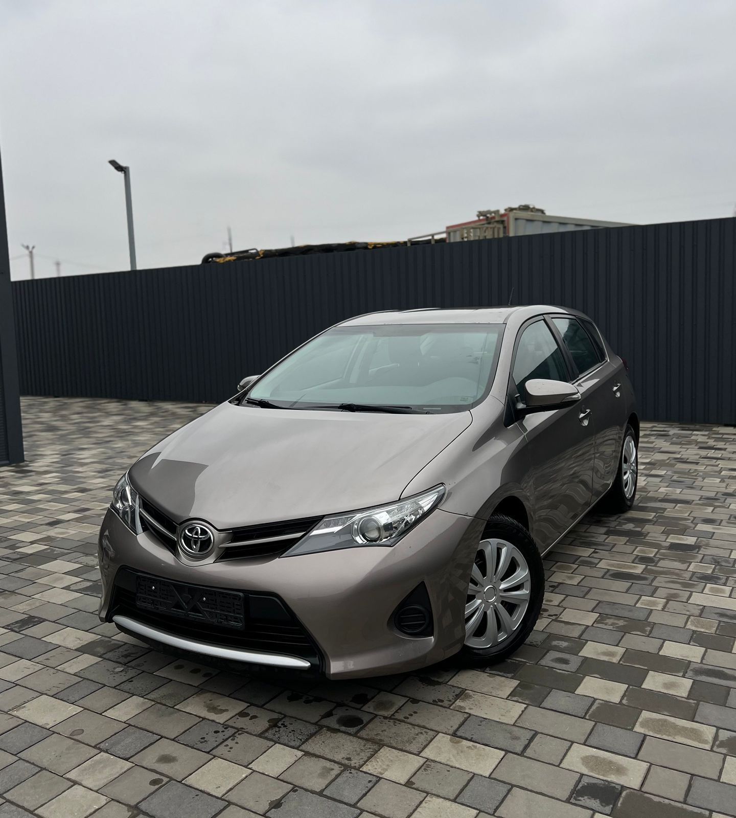 Toyota auris 2014  Авто під виплату з першим внеском 15%