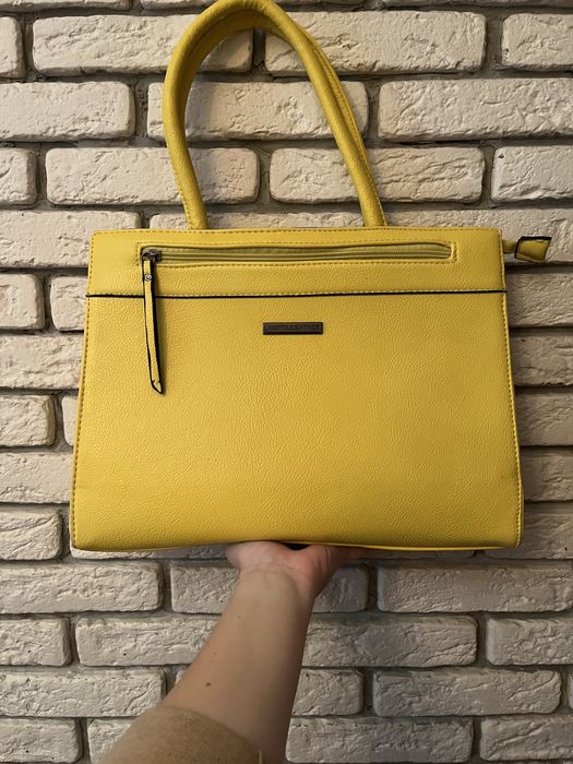 сумка яскраво жовтого кольору