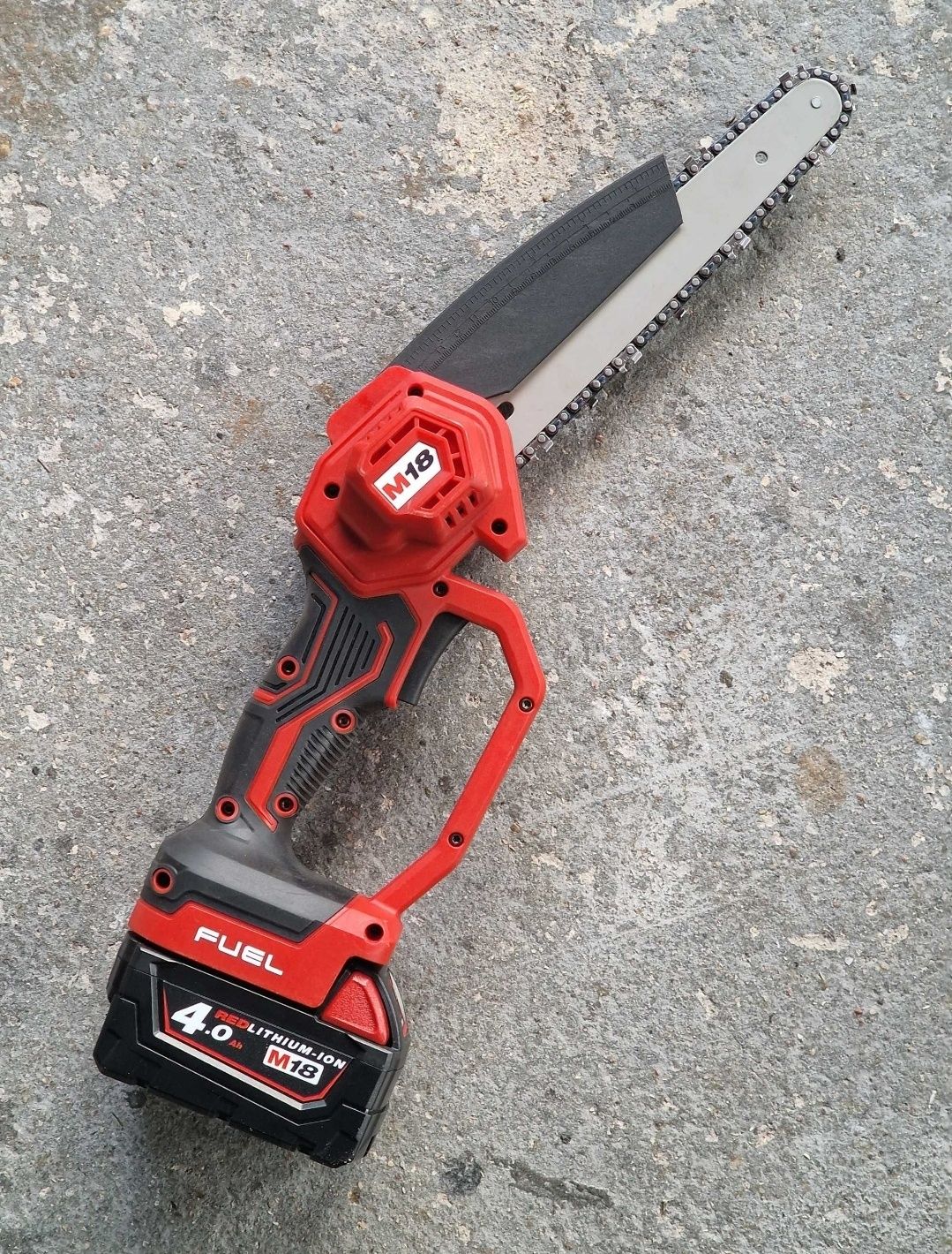 piła pilarka łańcuchowa Milwaukee M18 18V akumulatorowa na akumulator